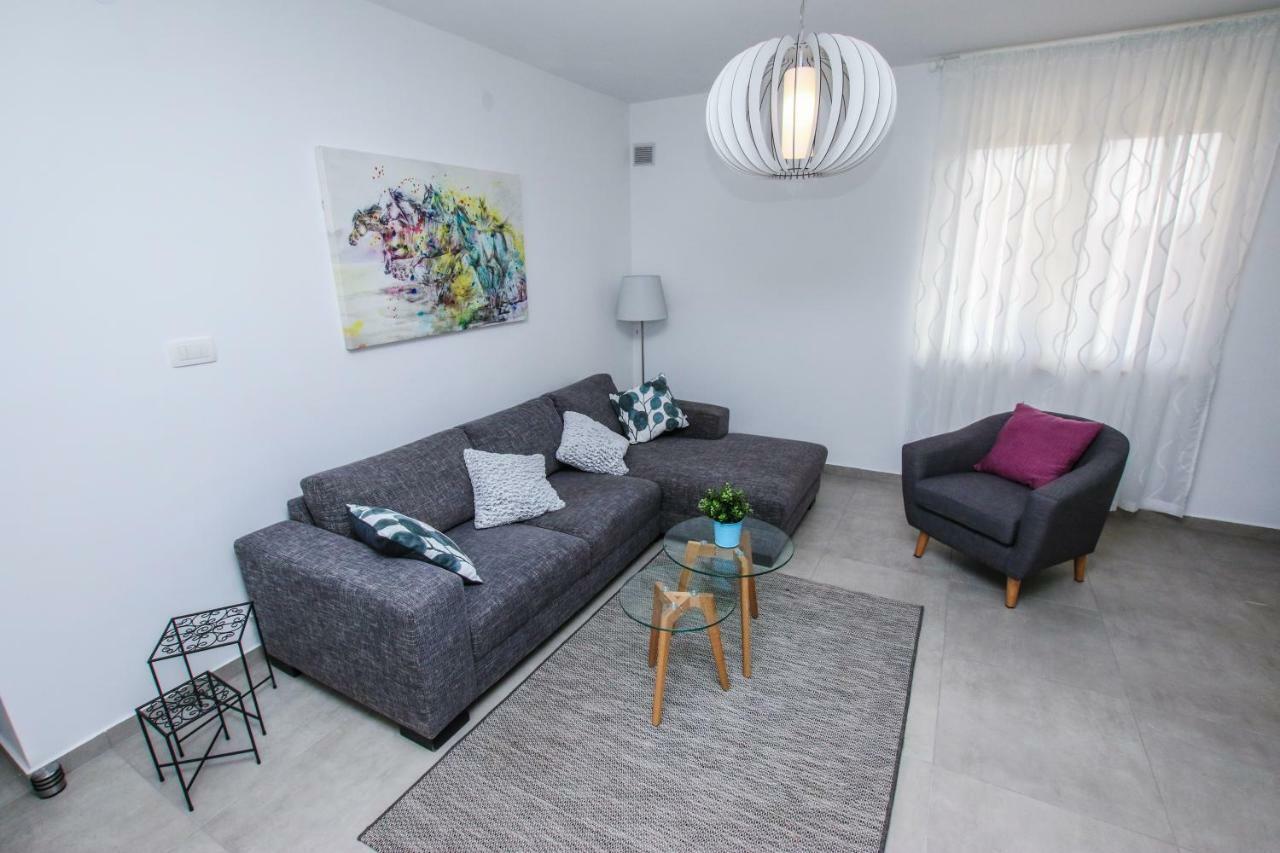 Family Beach Apartments ペロイ エクステリア 写真